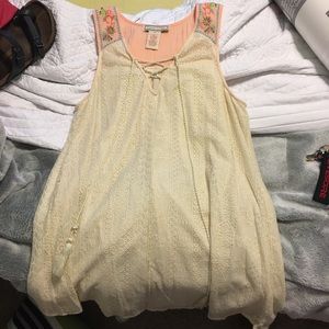 Sleeveless embroidered lace dress